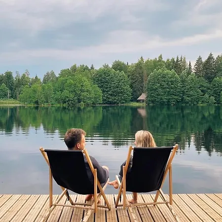 Saarjaerve Vaeike Puhkemaja Jaerve Aeaeres Viira