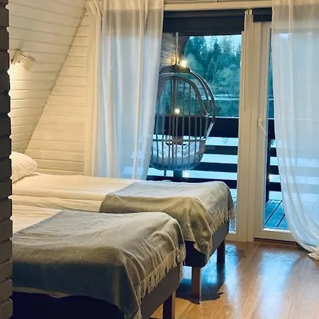 Saarjaerve Vaeike Puhkemaja Jaerve Aeaeres * Viira