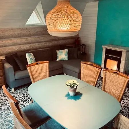 Saarjaerve Vaeike Puhkemaja Jaerve Aeaeres * Viira