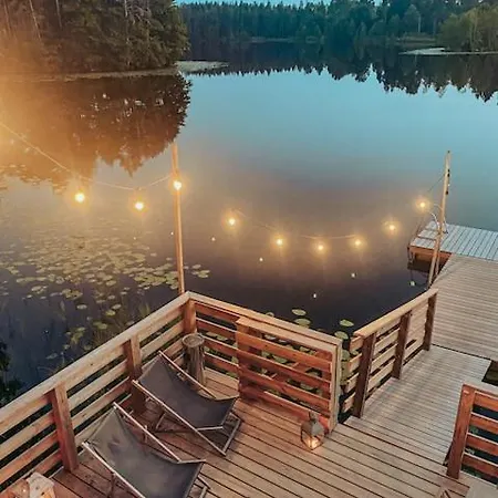 Saarjaerve Vaeike Puhkemaja Jaerve Aeaeres Viira