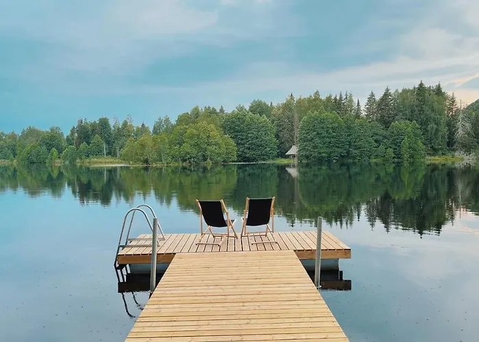 Saarjaerve Vaeike Puhkemaja Jaerve Aeaeres Chalet Viira