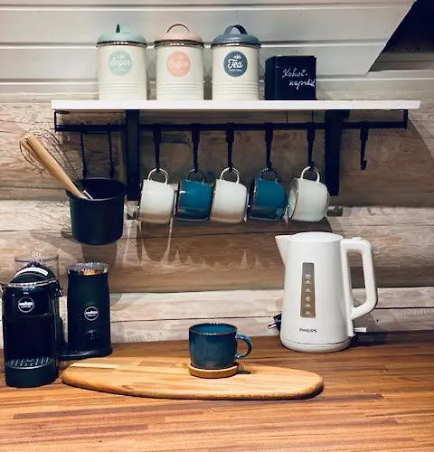 Saarjaerve Vaeike Puhkemaja Jaerve Aeaeres Viira