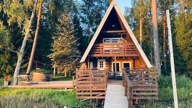 Saarjaerve Vaeike Puhkemaja Jaerve Aeaeres Viira