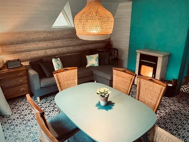 Saarjaerve Vaeike Puhkemaja Jaerve Aeaeres * Viira