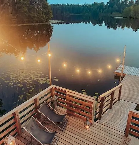 Saarjaerve Vaeike Puhkemaja Jaerve Aeaeres Viira