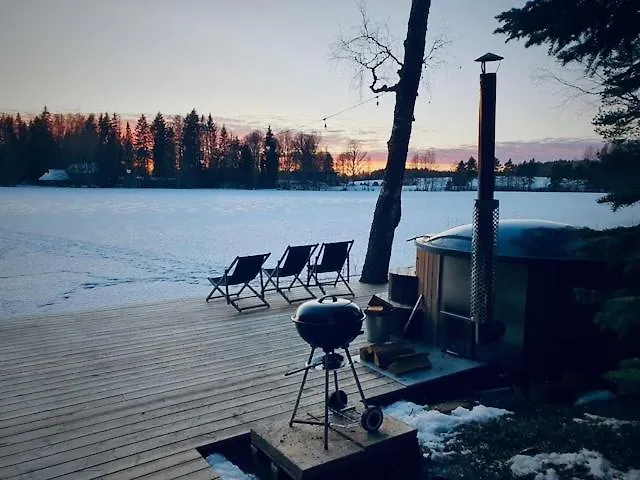 Saarjaerve Vaeike Puhkemaja Jaerve Aeaeres * Viira