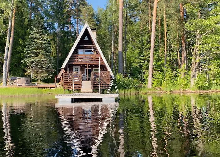 Saarjaerve Vaeike Puhkemaja Jaerve Aeaeres Chalet *